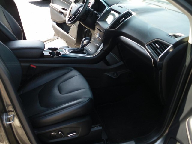 Ford Edge Vehicle Full-screen Gallery Image 07