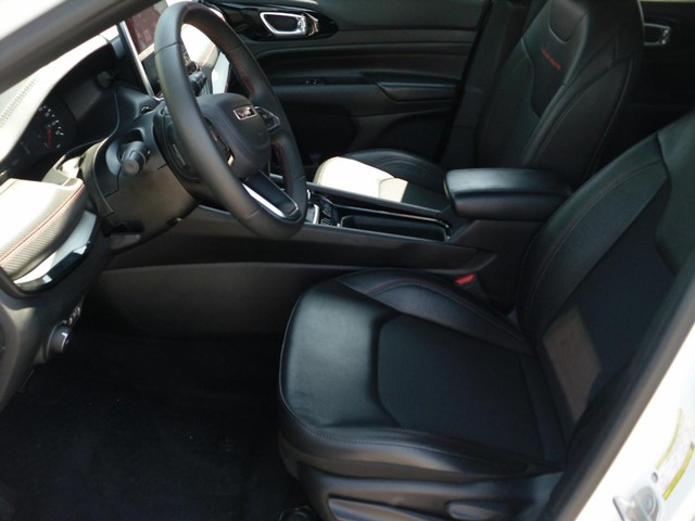 Jeep Compass Vehicle Full-screen Gallery Image 04