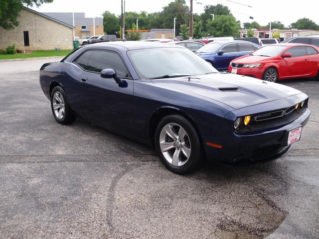 Dodge Challenger Vehicle Full-screen Gallery Image 02