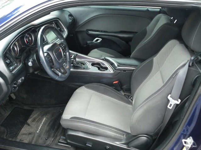 Dodge Challenger Vehicle Full-screen Gallery Image 04
