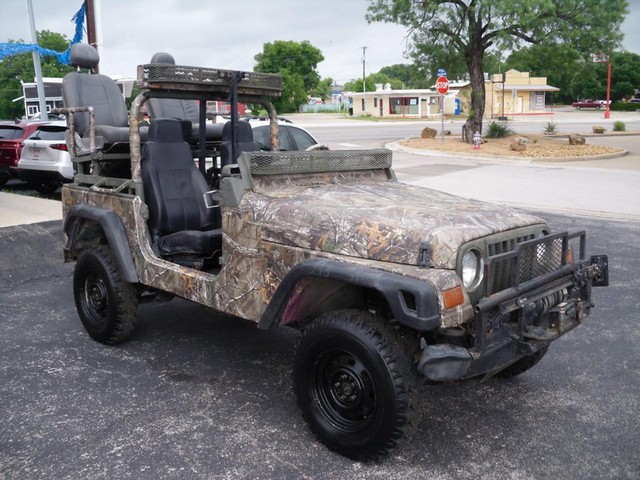 Jeep Wrangler Vehicle Full-screen Gallery Image 02