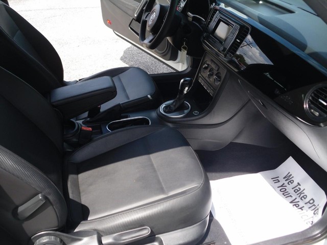 Volkswagen Beetle Coupe Vehicle Full-screen Gallery Image 05