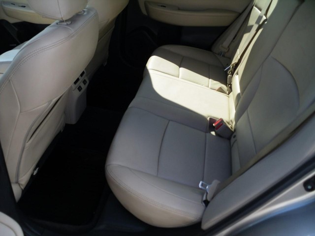 Subaru Outback Vehicle Full-screen Gallery Image 05