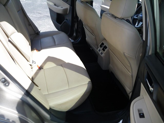 Subaru Outback Vehicle Full-screen Gallery Image 06