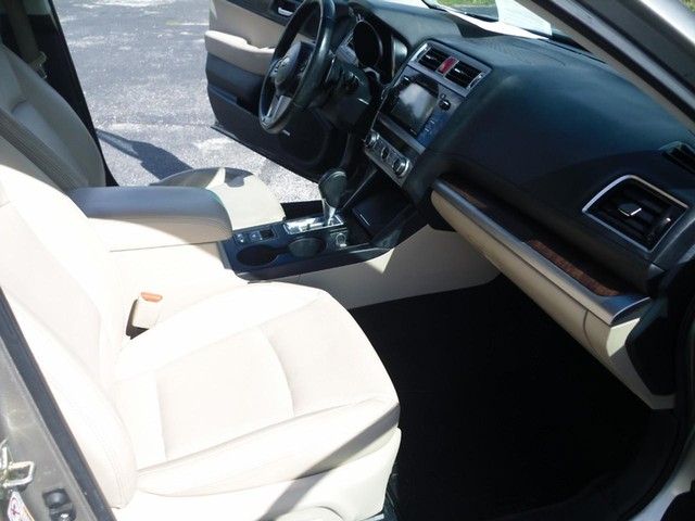Subaru Outback Vehicle Full-screen Gallery Image 07