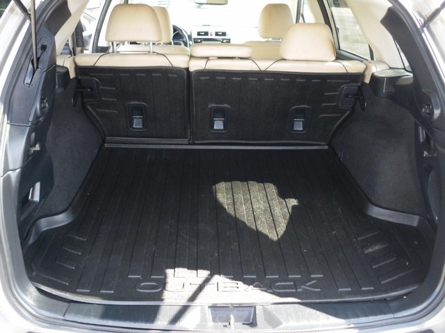 Subaru Outback Vehicle Full-screen Gallery Image 08