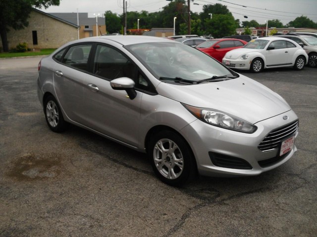 Ford Fiesta Vehicle Full-screen Gallery Image 02