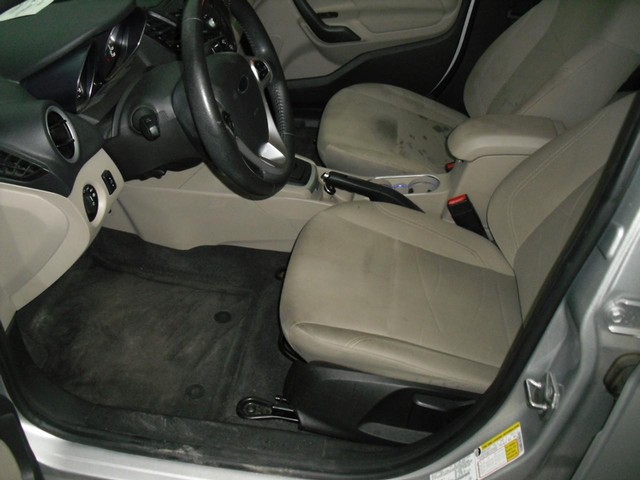 Ford Fiesta Vehicle Full-screen Gallery Image 04
