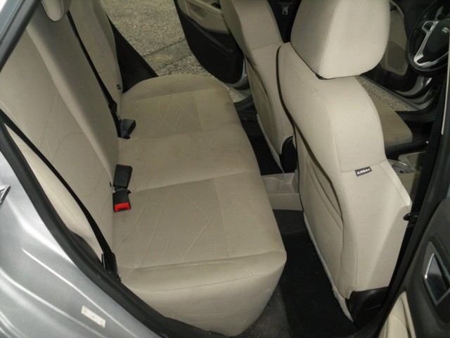 Ford Fiesta Vehicle Full-screen Gallery Image 06