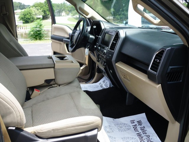 Ford F-150 Vehicle Full-screen Gallery Image 07