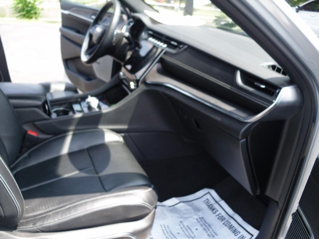 Jeep Grand Cherokee L Vehicle Full-screen Gallery Image 07