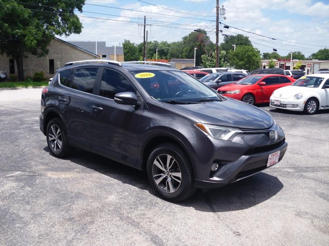 Toyota RAV4 Vehicle Full-screen Gallery Image 02