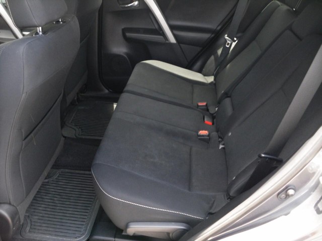Toyota RAV4 Vehicle Full-screen Gallery Image 05