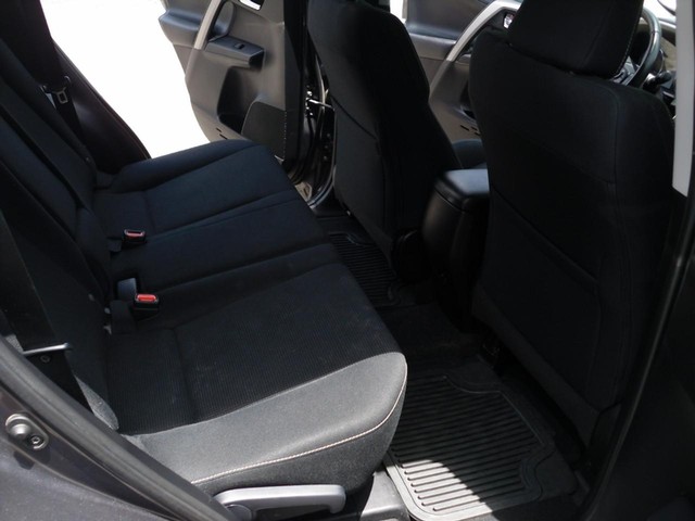Toyota RAV4 Vehicle Full-screen Gallery Image 06