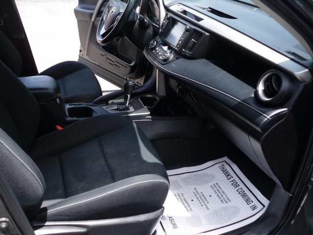 Toyota RAV4 Vehicle Full-screen Gallery Image 07