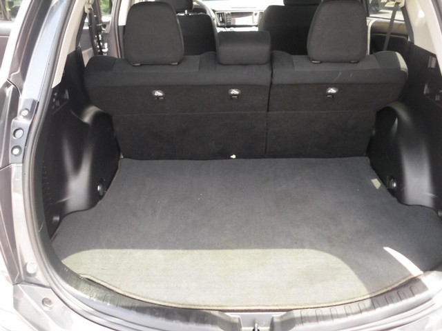 Toyota RAV4 Vehicle Full-screen Gallery Image 08