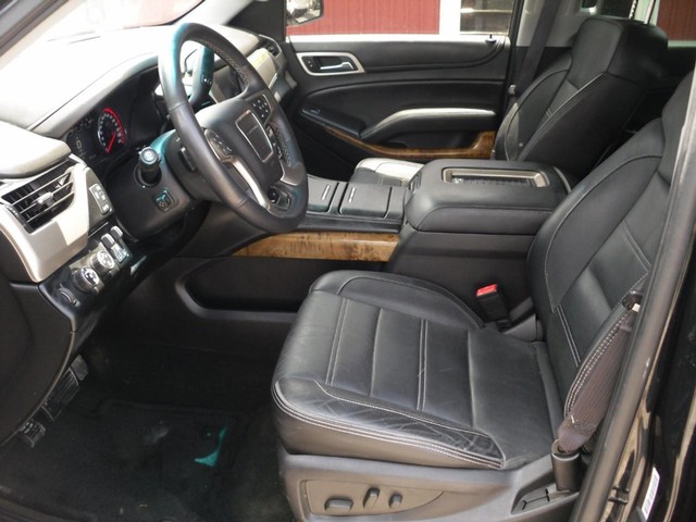 GMC Yukon XL Vehicle Full-screen Gallery Image 04