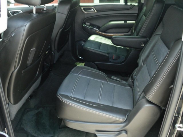 GMC Yukon XL Vehicle Full-screen Gallery Image 05