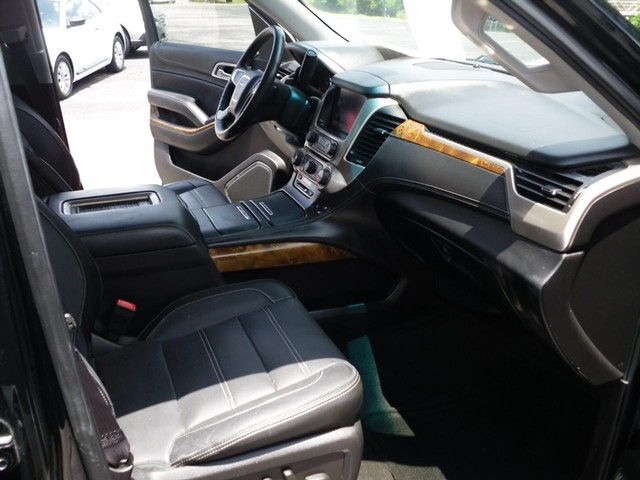 GMC Yukon XL Vehicle Full-screen Gallery Image 07