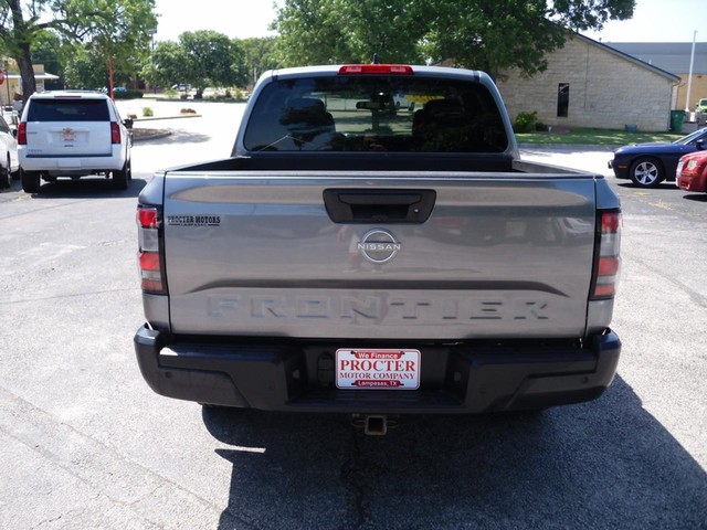 Nissan Frontier Vehicle Full-screen Gallery Image 03