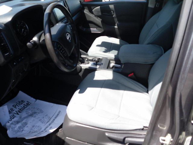 Nissan Frontier Vehicle Full-screen Gallery Image 04