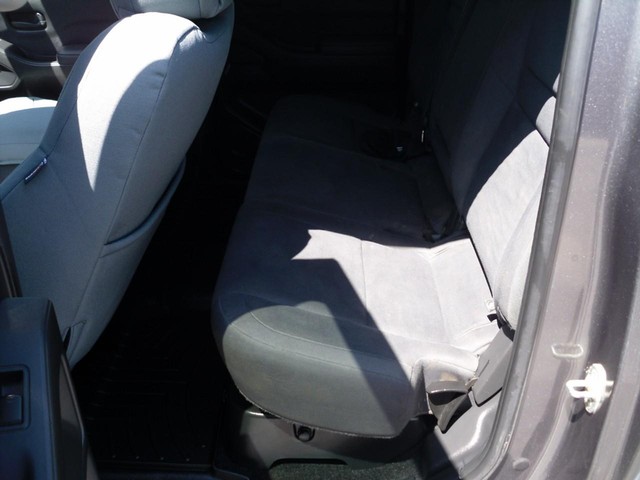 Nissan Frontier Vehicle Full-screen Gallery Image 05