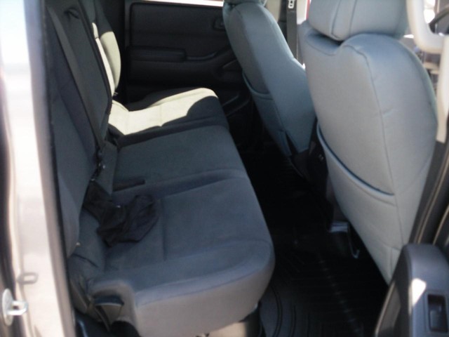 Nissan Frontier Vehicle Full-screen Gallery Image 06