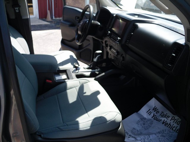 Nissan Frontier Vehicle Full-screen Gallery Image 07
