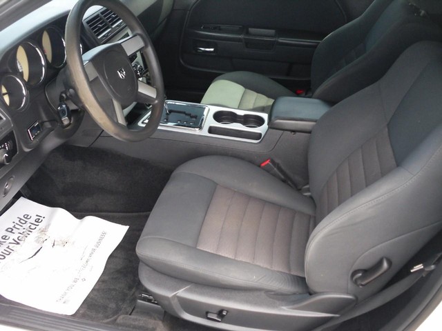 Dodge Challenger Vehicle Full-screen Gallery Image 04