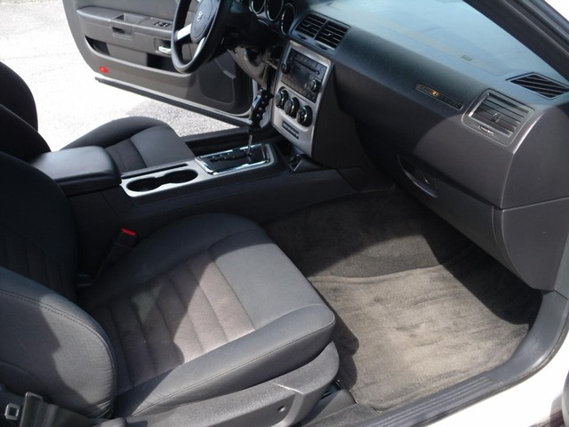 Dodge Challenger Vehicle Full-screen Gallery Image 05