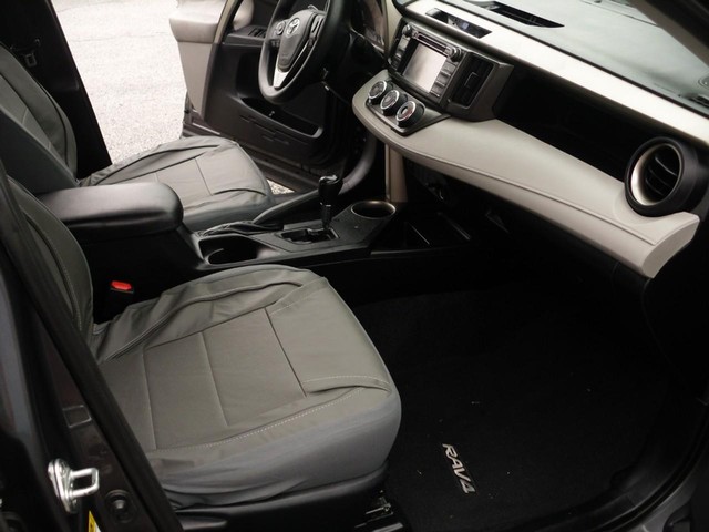 Toyota RAV4 Vehicle Full-screen Gallery Image 07