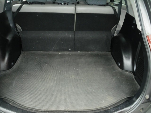 Toyota RAV4 Vehicle Full-screen Gallery Image 08