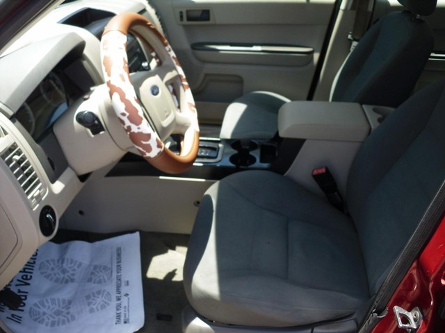Ford Escape Vehicle Full-screen Gallery Image 04