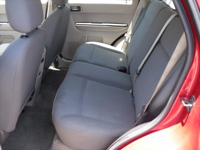 Ford Escape Vehicle Full-screen Gallery Image 05