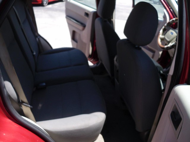 Ford Escape Vehicle Full-screen Gallery Image 06