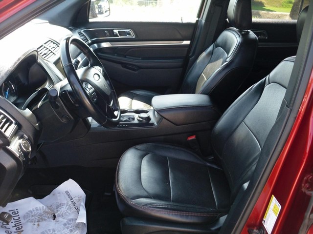 Ford Explorer Vehicle Full-screen Gallery Image 04