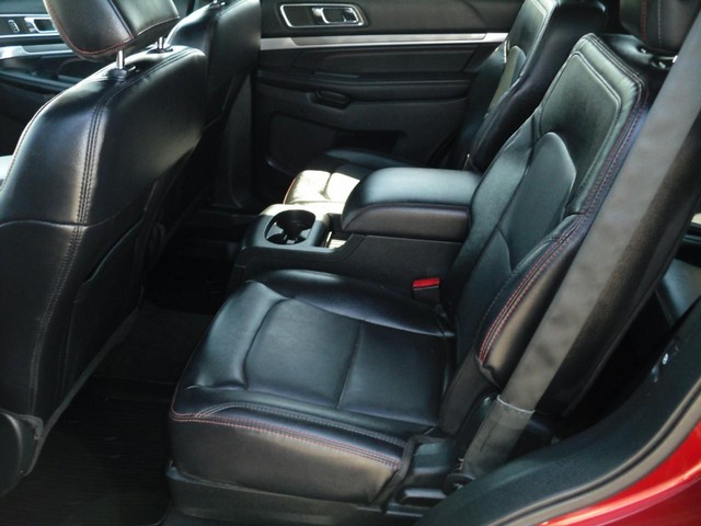 Ford Explorer Vehicle Full-screen Gallery Image 05