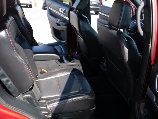 Ford Explorer Vehicle Full-screen Gallery Image 06