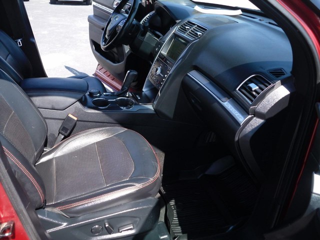 Ford Explorer Vehicle Full-screen Gallery Image 07