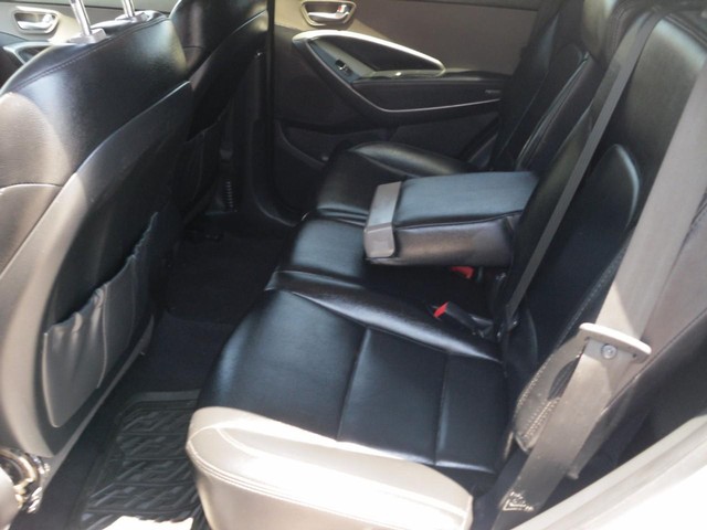 Hyundai Santa Fe Sport Vehicle Full-screen Gallery Image 05