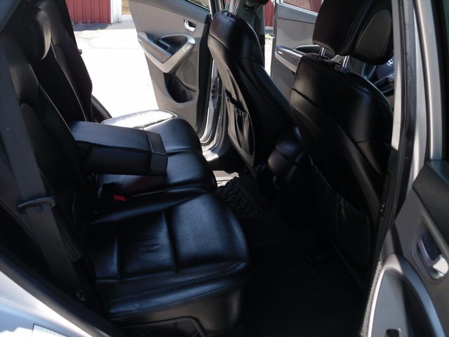 Hyundai Santa Fe Sport Vehicle Full-screen Gallery Image 06