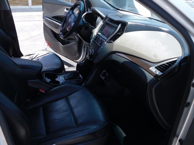 Hyundai Santa Fe Sport Vehicle Full-screen Gallery Image 07