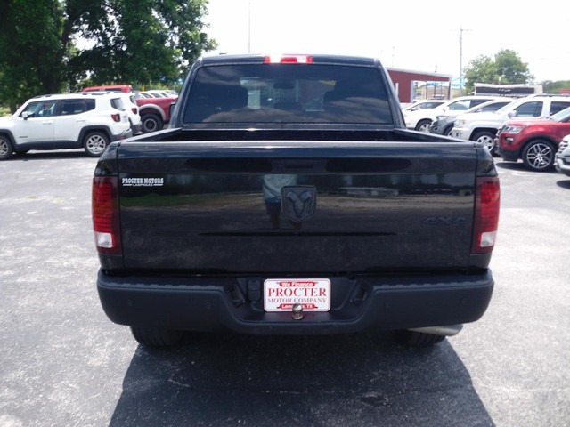 Ram 1500 Classic Vehicle Full-screen Gallery Image 03