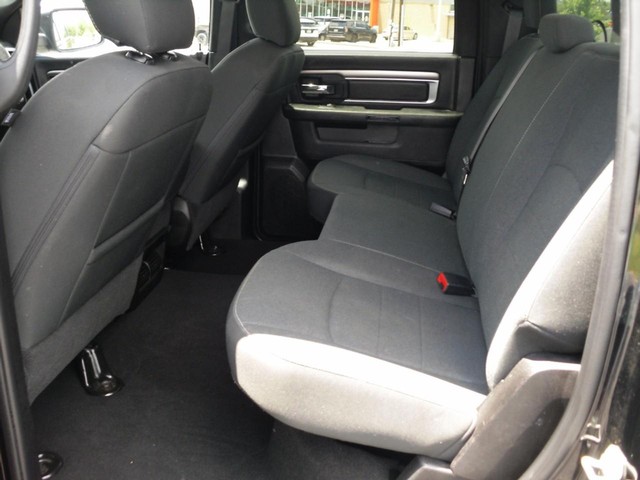 Ram 1500 Classic Vehicle Full-screen Gallery Image 05