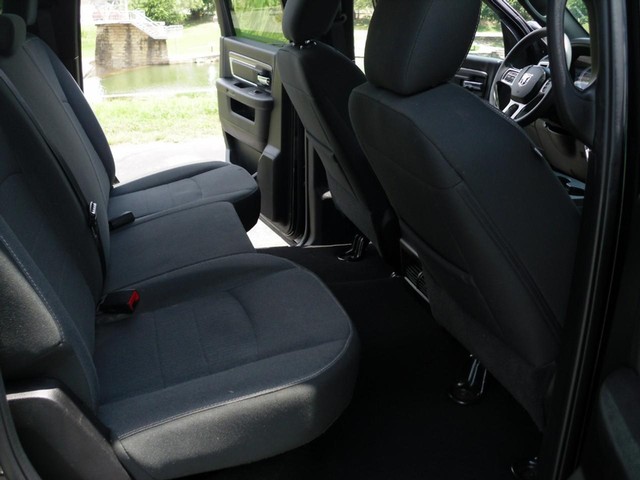 Ram 1500 Classic Vehicle Full-screen Gallery Image 06