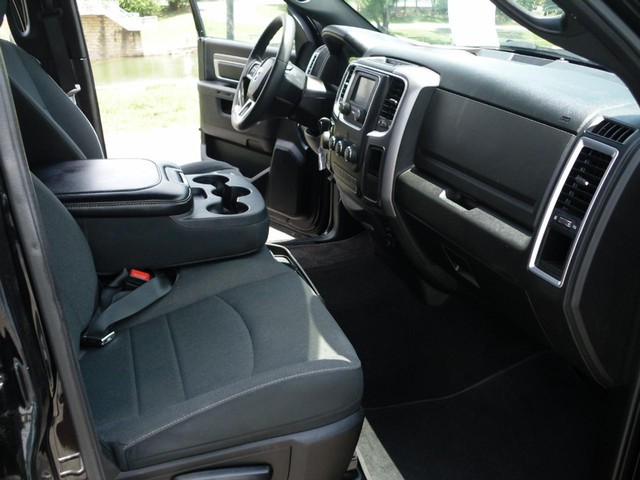 Ram 1500 Classic Vehicle Full-screen Gallery Image 07