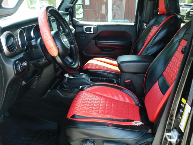 Jeep Gladiator Vehicle Full-screen Gallery Image 04