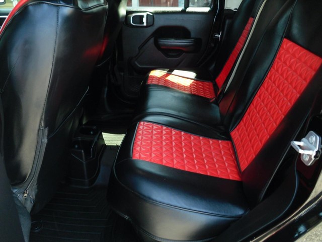 Jeep Gladiator Vehicle Full-screen Gallery Image 05