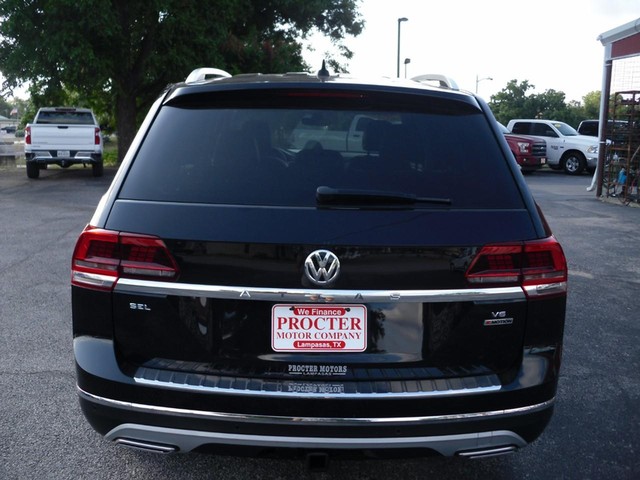 Volkswagen Atlas Vehicle Full-screen Gallery Image 03