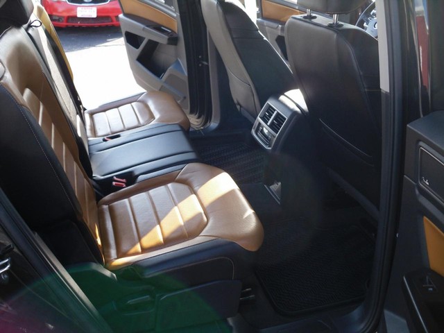 Volkswagen Atlas Vehicle Full-screen Gallery Image 06